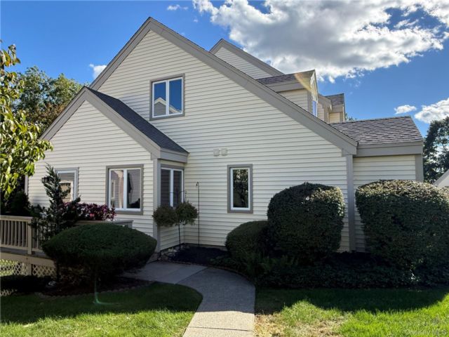  2 BR,  3.00 BTH &nbsp;Condo style home in Peekskill
