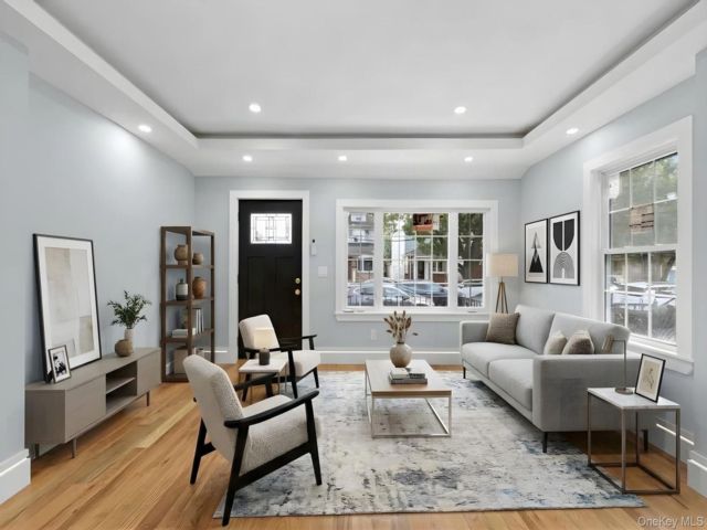  4 BR,  3.00 BTH &nbsp;Colonial style home in Cambria Heights