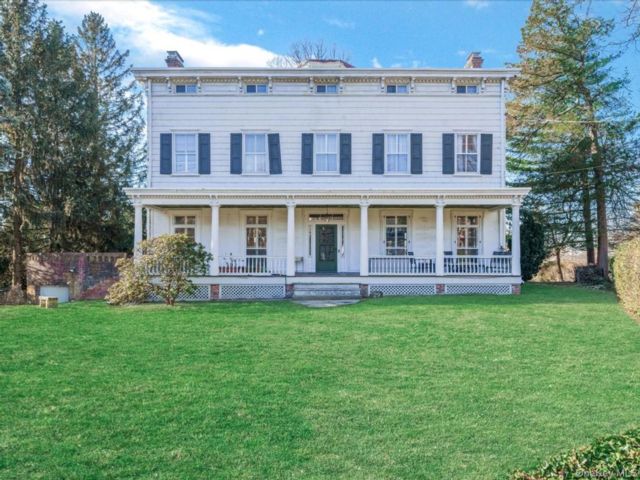  6 BR,  3.00 BTH &nbsp;Other style home in Douglaston