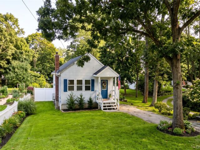  2 BR,  1.00 BTH &nbsp;Ranch style home in Sound Beach