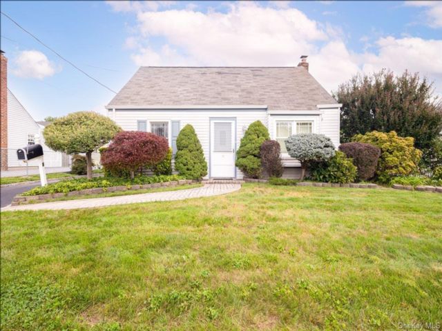 [Farmingdale Real Estate, listing number 7348905]