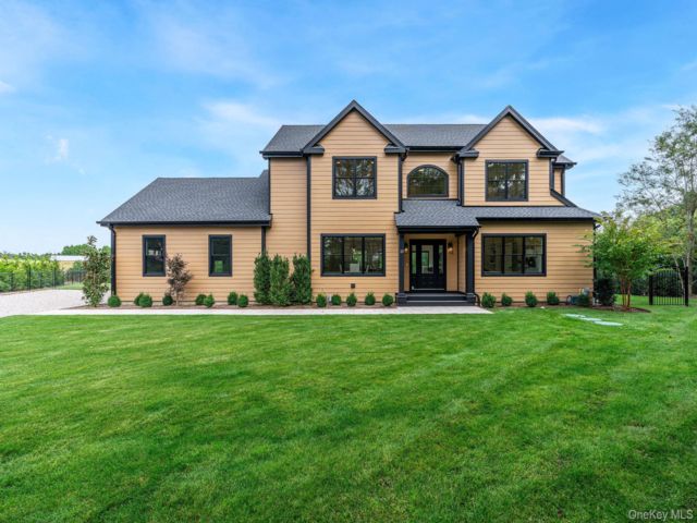  4 BR,  4.00 BTH &nbsp;Estate style home in Jamesport