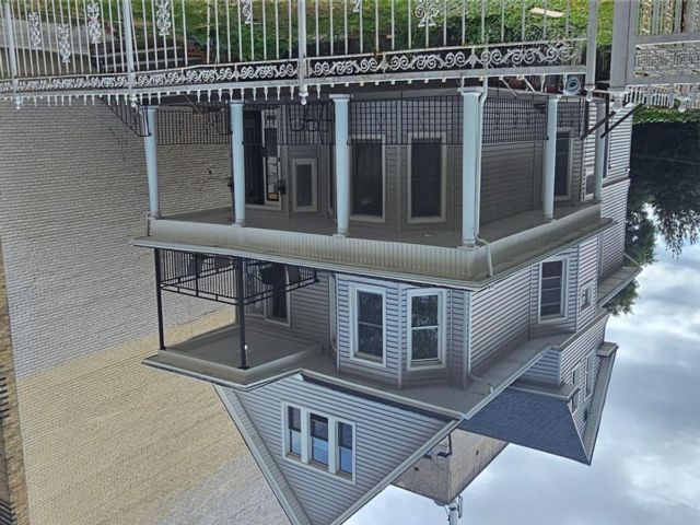  2 BR,  1.00 BTH &nbsp;Victorian style home in Flatbush