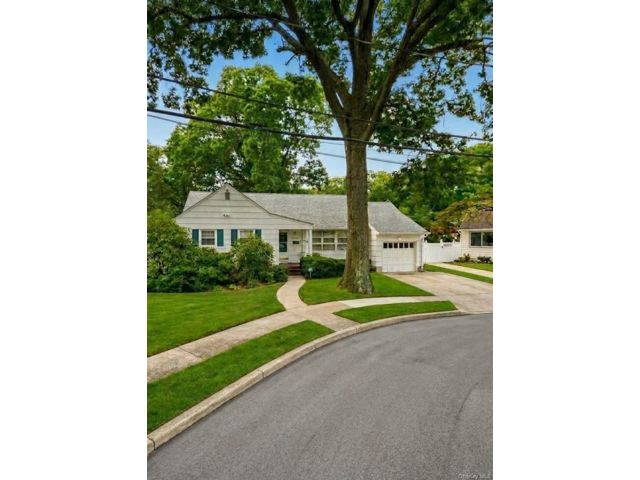 3 BR,  2.00 BTH &nbsp;Ranch style home in Freeport