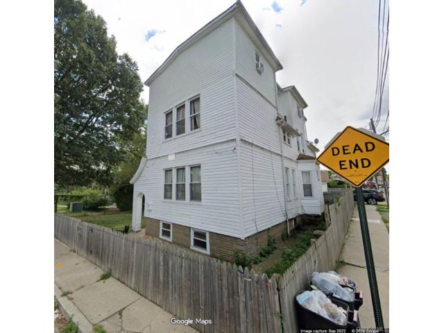  6 BR,  3.00 BTH &nbsp;Colonial style home in Jamaica