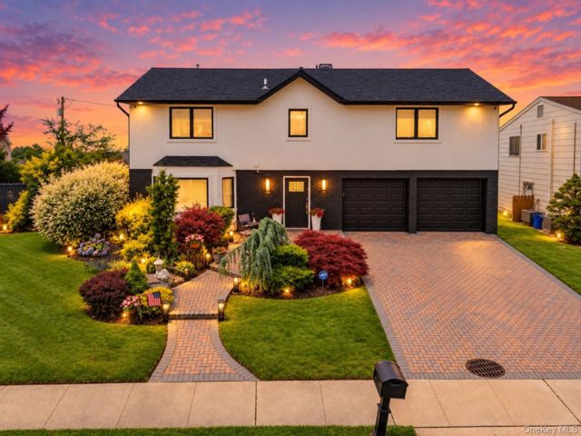  4 BR,  3.00 BTH &nbsp;Splanch style home in Oceanside