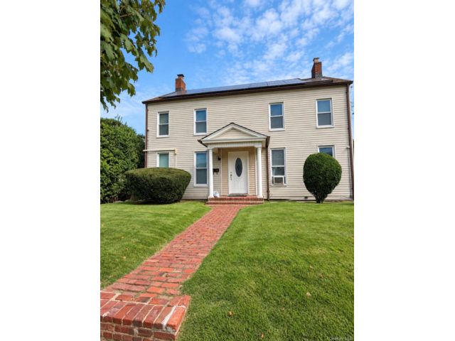  5 BR,  3.00 BTH &nbsp;Colonial style home in Baldwin
