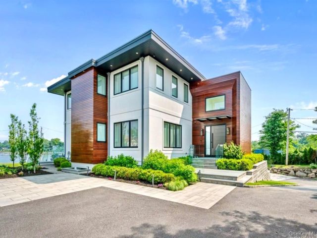  8 BR, 10.00 BTH &nbsp;Contemporary style home in Saddle Rock