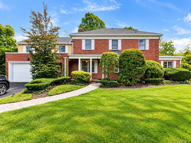  5 BR,  5.00 BTH &nbsp;Colonial style home in Lawrence