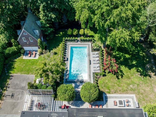 [PHOTO]