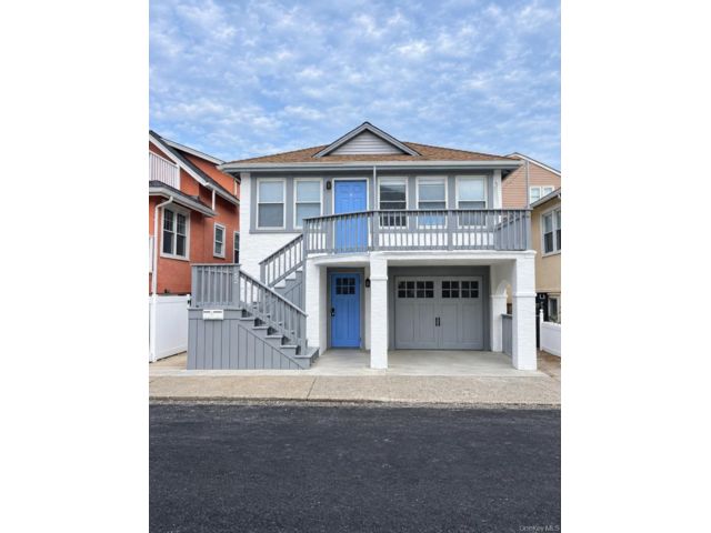  3 BR,  1.00 BTH &nbsp;Exp cape style home in Long Beach