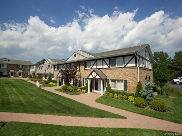  2 BR,  2.00 BTH &nbsp;Includes legal  style home in Holbrook