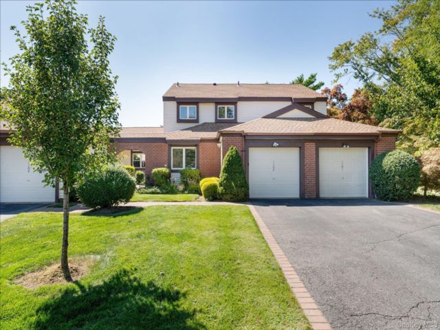  3 BR,  3.00 BTH &nbsp;Condo style home in Saint James
