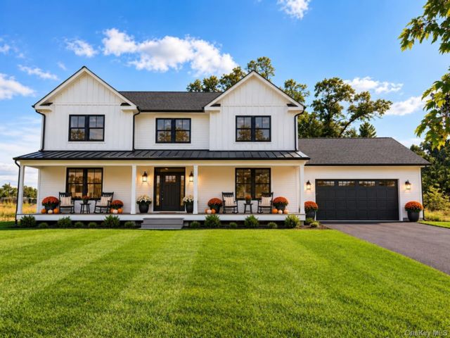  5 BR,  3.00 BTH &nbsp;Colonial style home in Rocky Point