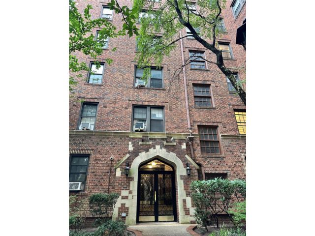  1 BR,  1.00 BTH &nbsp;Other style home in Forest Hills