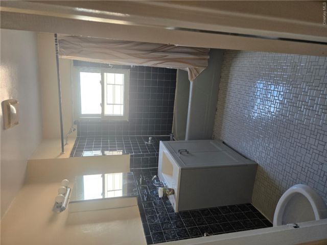  3 BR,  2.00 BTH &nbsp;Other style home in Wakefield