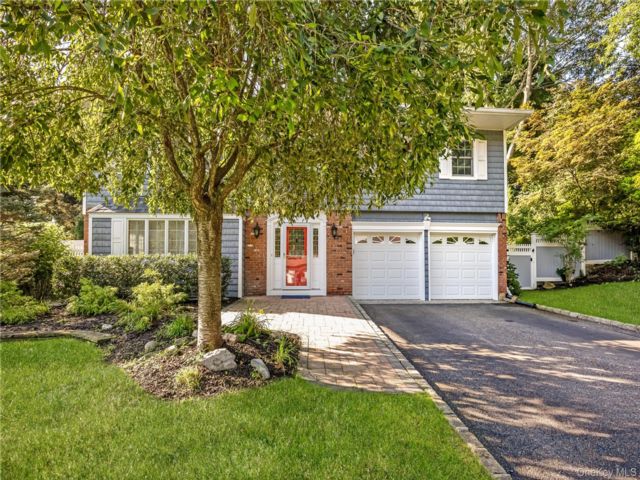 4 BR,  3.00 BTH &nbsp;Colonial style home in Kings Park