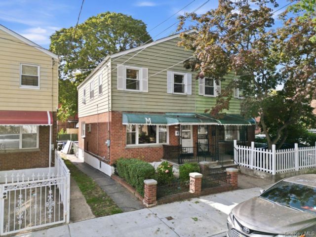 [Wakefield Real Estate, listing number 7349236]