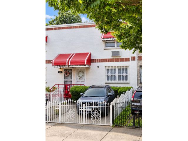 [Longwood Real Estate, listing number 7349238]