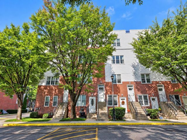  3 BR,  3.00 BTH &nbsp;Condo style home in Cornell