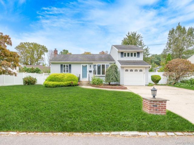 3 BR,  1.00 BTH &nbsp;Split level style home in Huntington Station