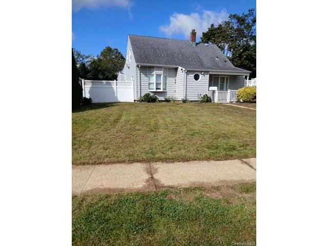  4 BR,  2.00 BTH &nbsp;Exp cape style home in Levittown