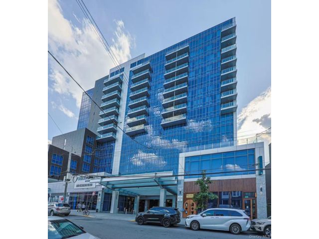  2 BR,  2.00 BTH &nbsp;High rise style home in Flushing