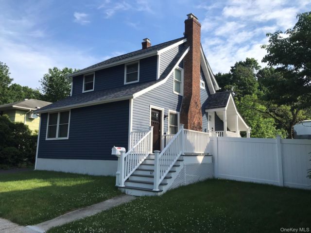  2 BR,  1.00 BTH &nbsp;Includes legal  style home in Huntington