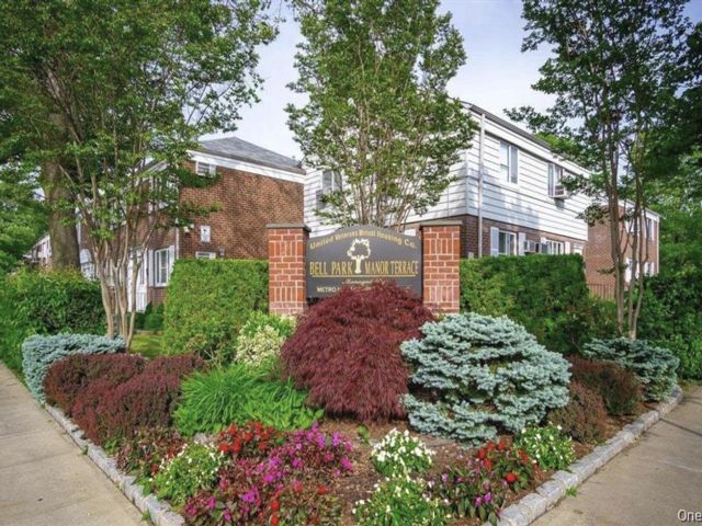  2 BR,  1.00 BTH &nbsp;Garden style home in Queens Village