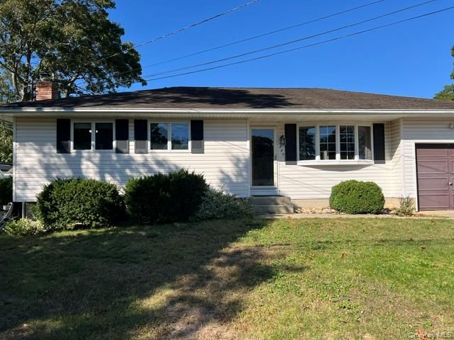  3 BR,  1.00 BTH &nbsp;Ranch style home in Holbrook