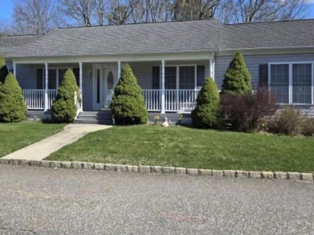  3 BR,  2.00 BTH &nbsp;Exp ranch style home in Calverton