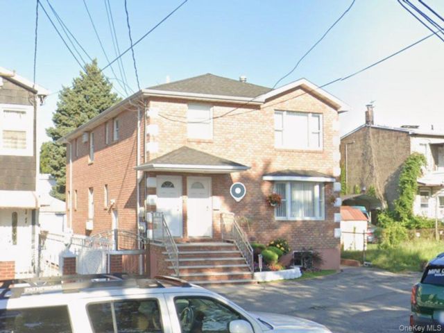  6 BR,  4.00 BTH &nbsp;Contemporary style home in East Elmhurst