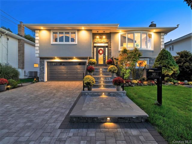  4 BR,  3.00 BTH &nbsp;Hi ranch style home in Oceanside