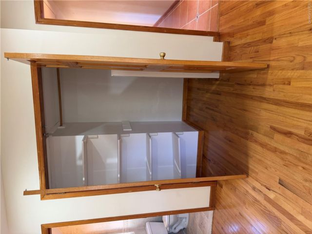  3 BR,  2.00 BTH &nbsp;Modern style home in Little Neck