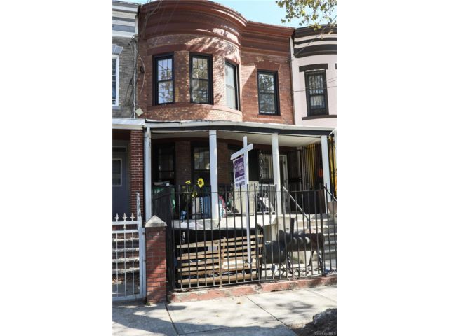  6 BR,  4.00 BTH &nbsp;House style home in East New York