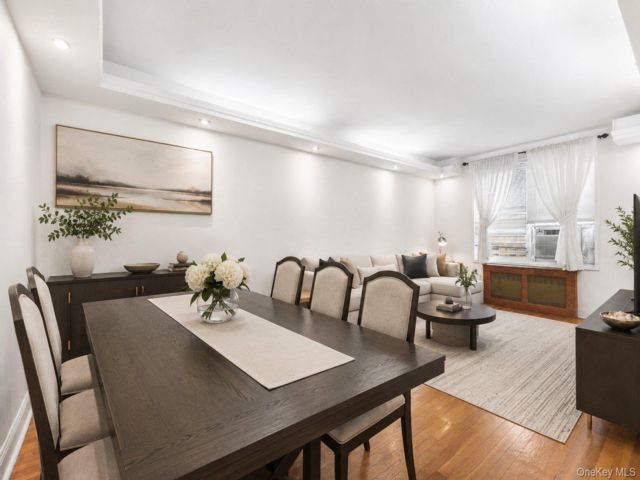 [PHOTO]