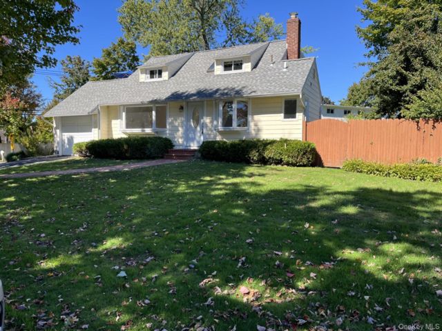  4 BR,  3.00 BTH &nbsp;Cape cod style home in East Northport