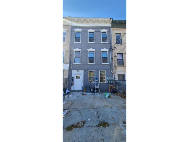  4 BR,  2.00 BTH &nbsp;House style home in East New York