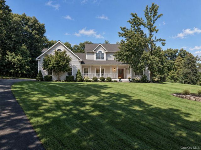  4 BR,  3.00 BTH &nbsp;Colonial style home in Monroe