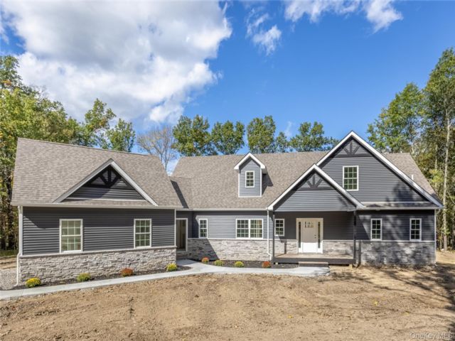  4 BR,  4.00 BTH &nbsp;Contemporary style home in Wallkill