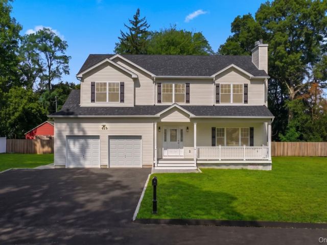  4 BR,  3.00 BTH &nbsp;Colonial style home in Centereach