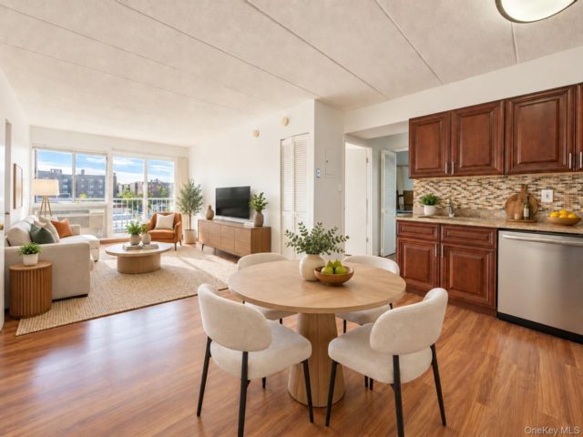 [Forest Hills Real Estate, listing number 7349754]