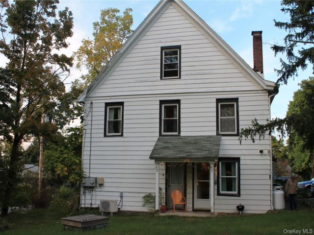  2 BR,  1.00 BTH &nbsp;Traditional style home in Cornwall