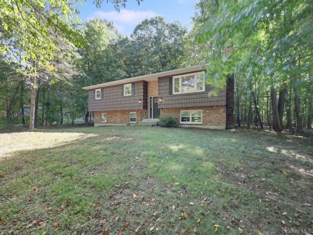  4 BR,  3.00 BTH &nbsp;Raised ranch style home in Montgomery