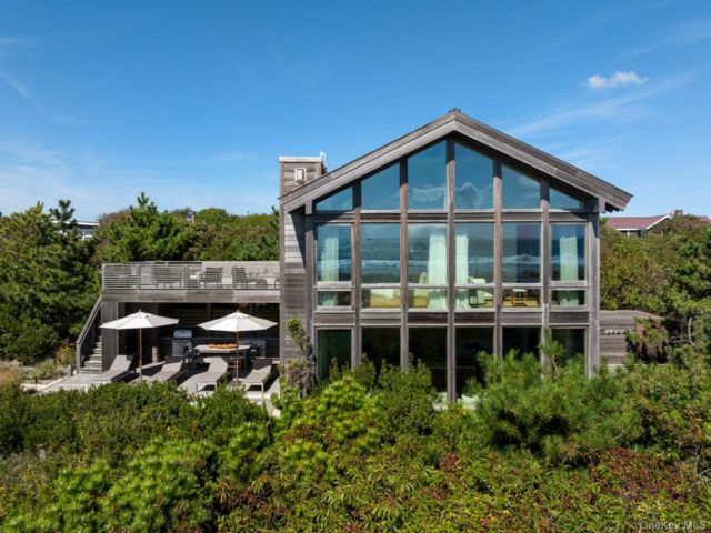  4 BR,  4.00 BTH &nbsp;Modern style home in Water Island