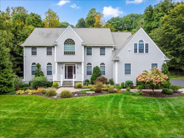  4 BR,  3.00 BTH &nbsp;Colonial style home in Somers