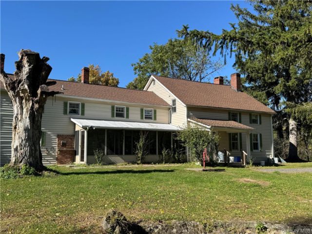  4 BR,  3.00 BTH &nbsp;Colonial style home in Pine Bush