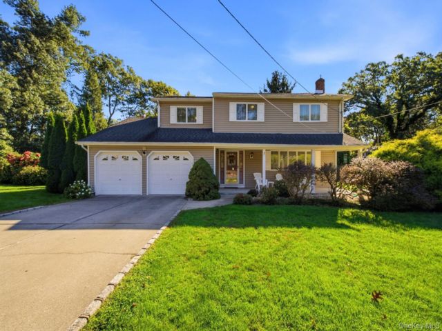  4 BR,  3.00 BTH &nbsp;Colonial style home in Shoreham