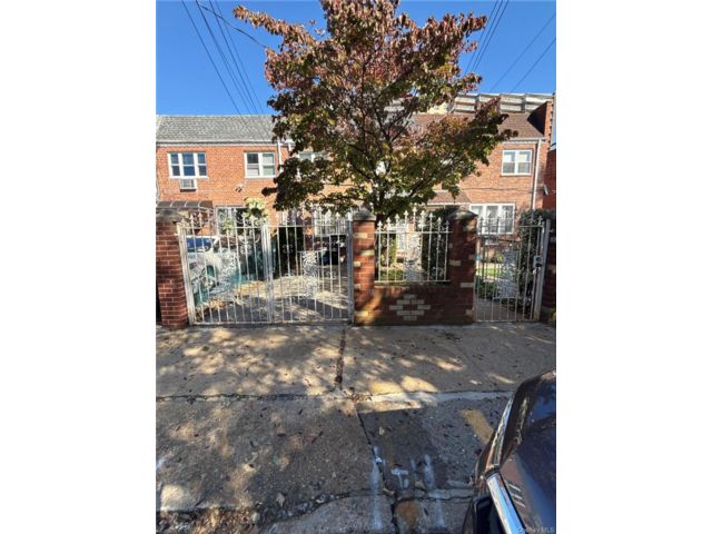  4 BR,  2.00 BTH &nbsp;Other style home in Cypress Hills
