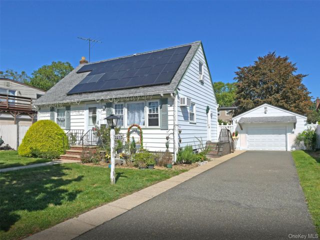  4 BR,  2.00 BTH &nbsp;Cape cod style home in East Meadow